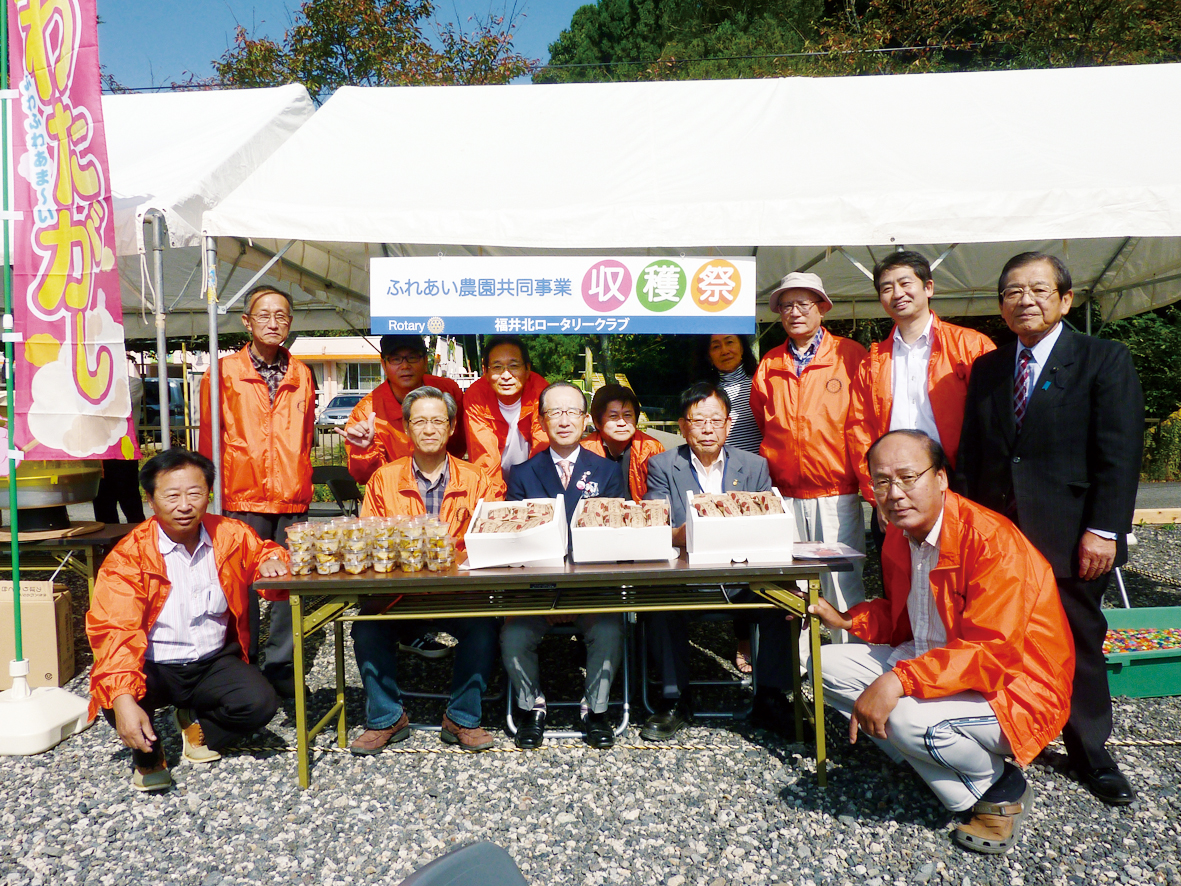 収穫祭に参加した当クラブの会員とその出店